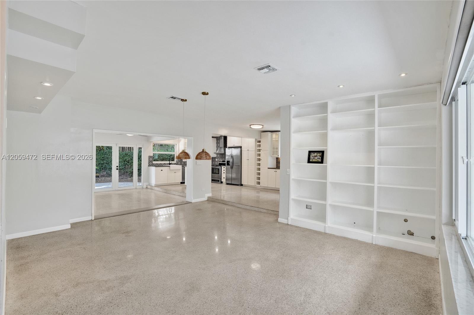 9350 SW 48 St