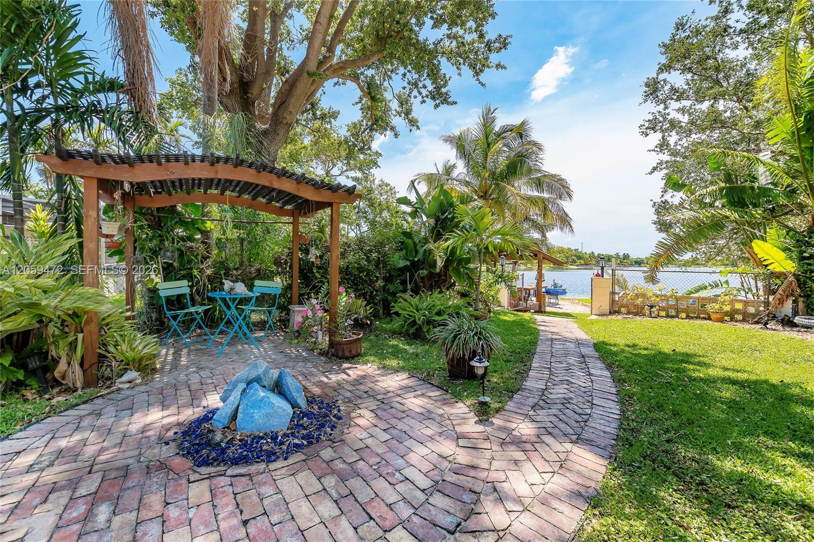 9350 SW 48 St