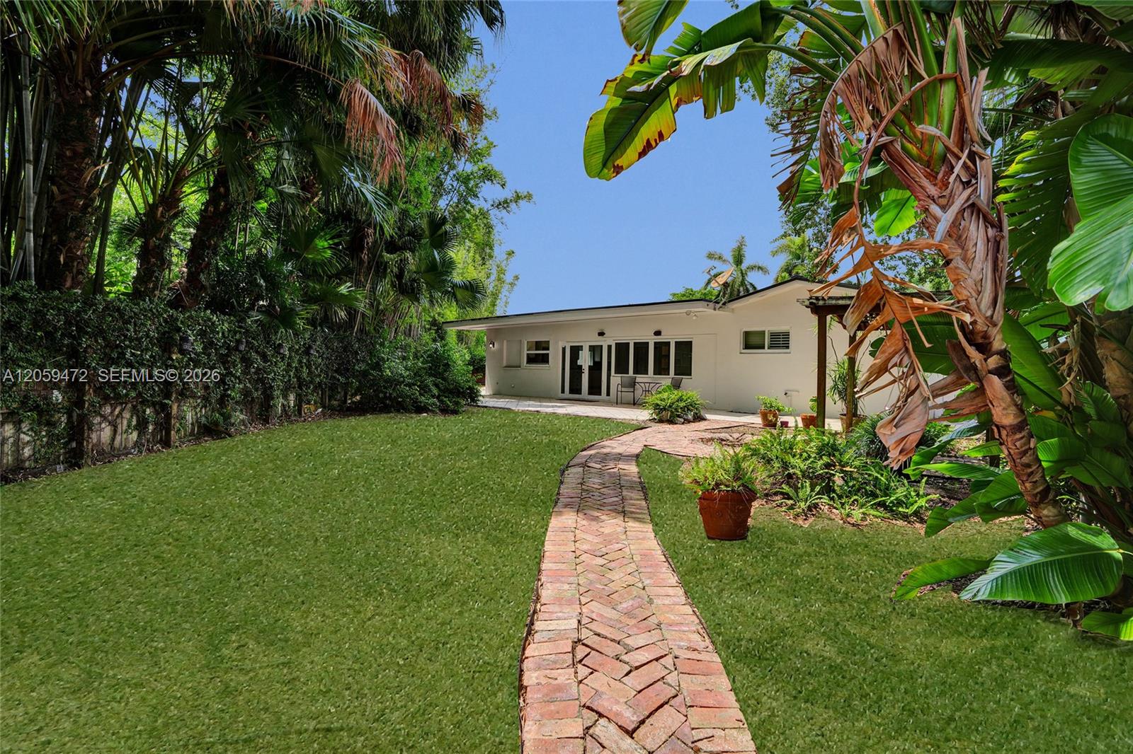 9350 SW 48 St