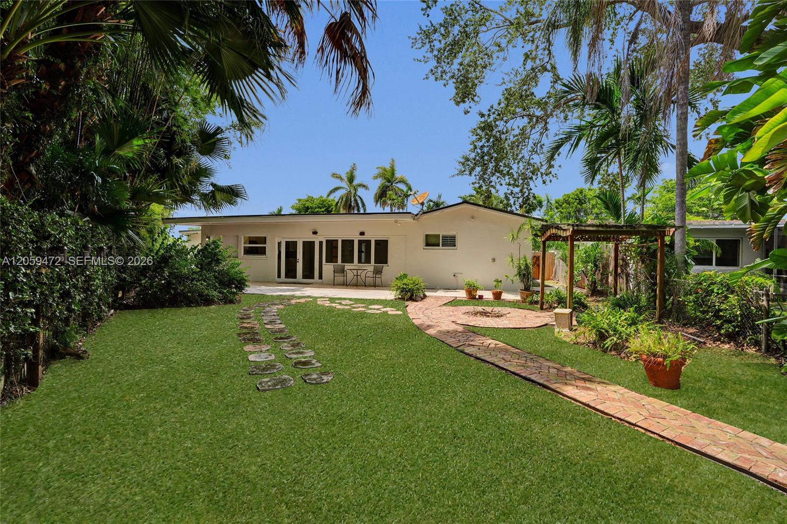 9350 SW 48 St
