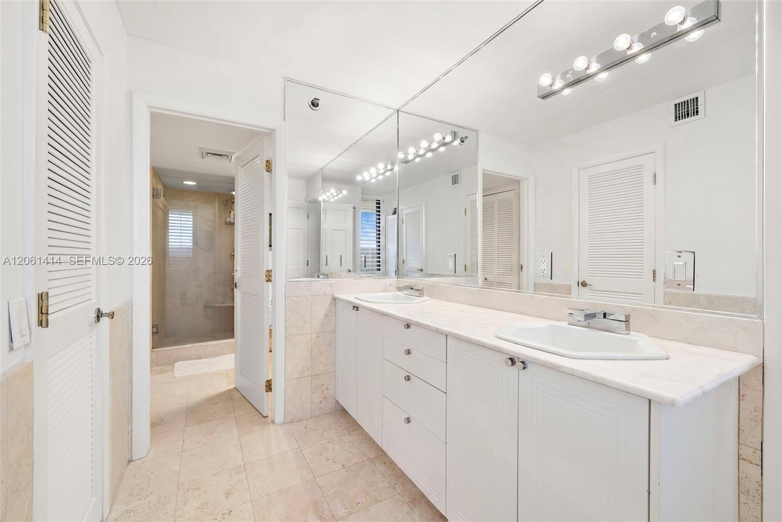 2575 S Bayshore Dr # 11B