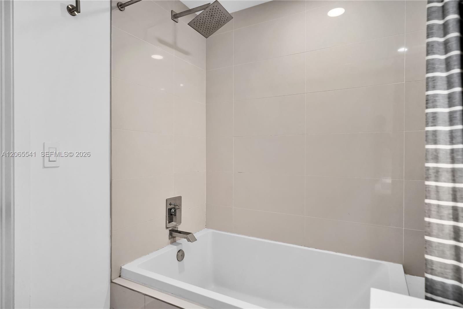 55 SW 9th St # 3504