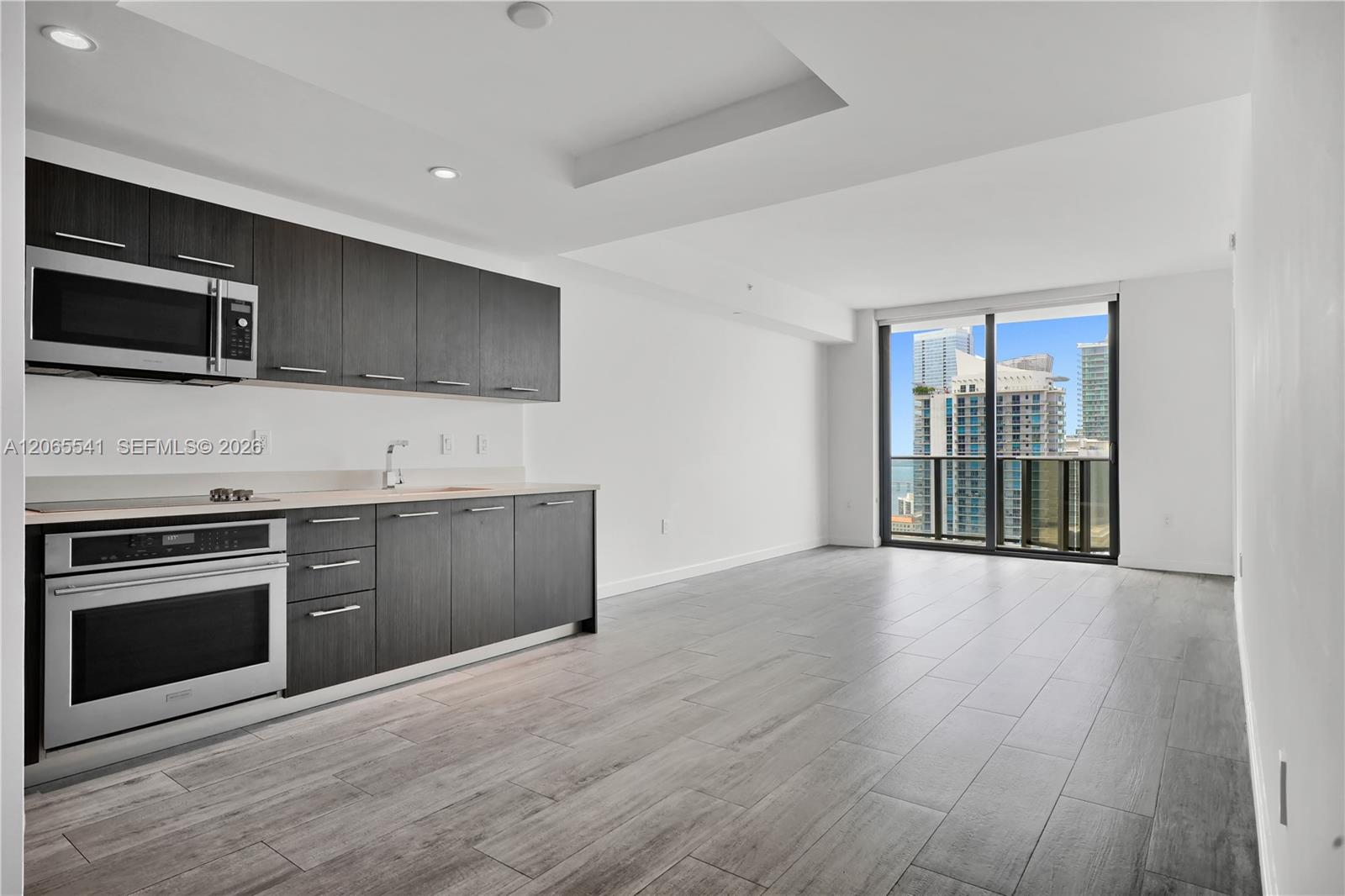 55 SW 9th St # 3504