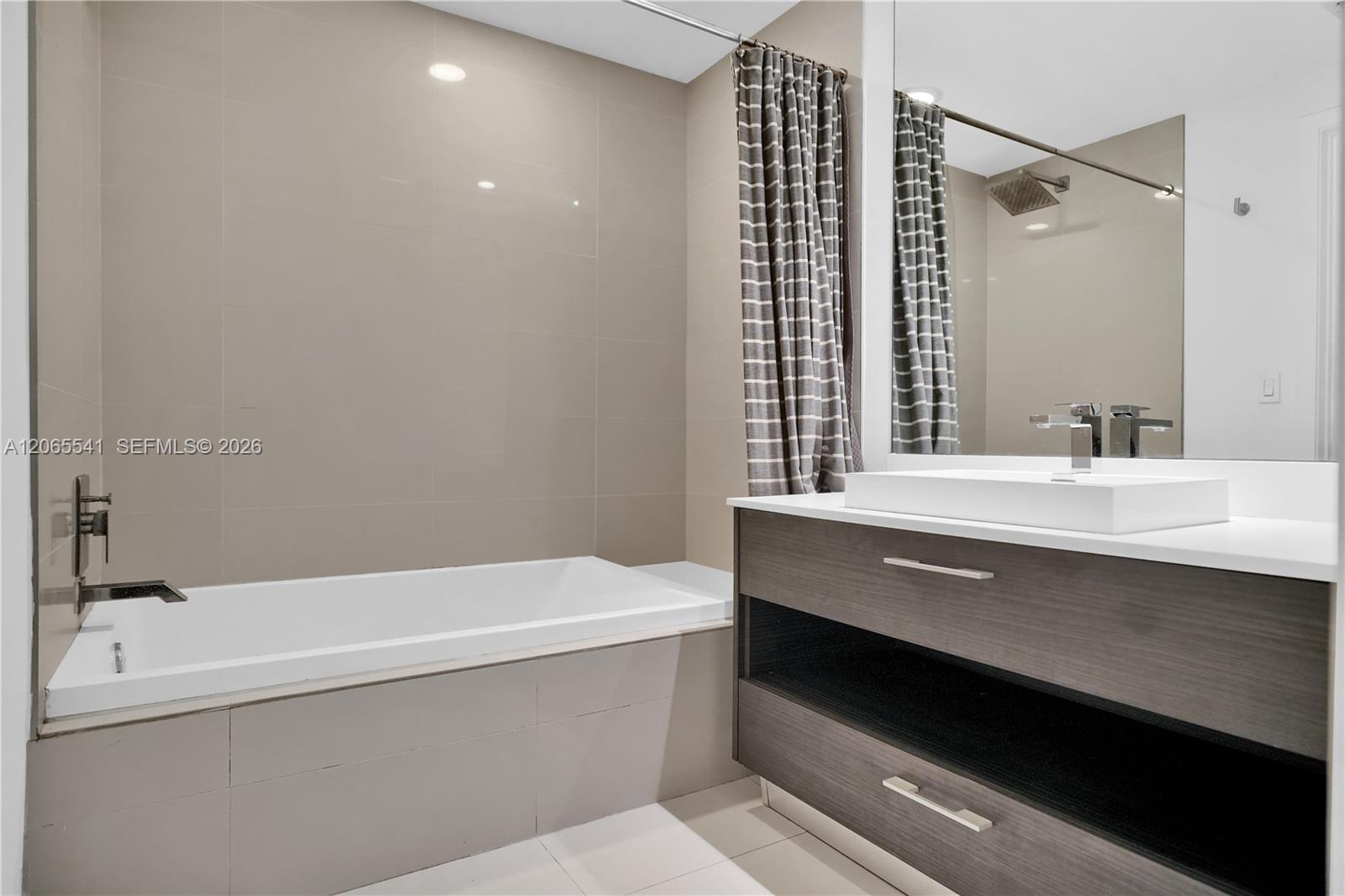 55 SW 9th St # 3504