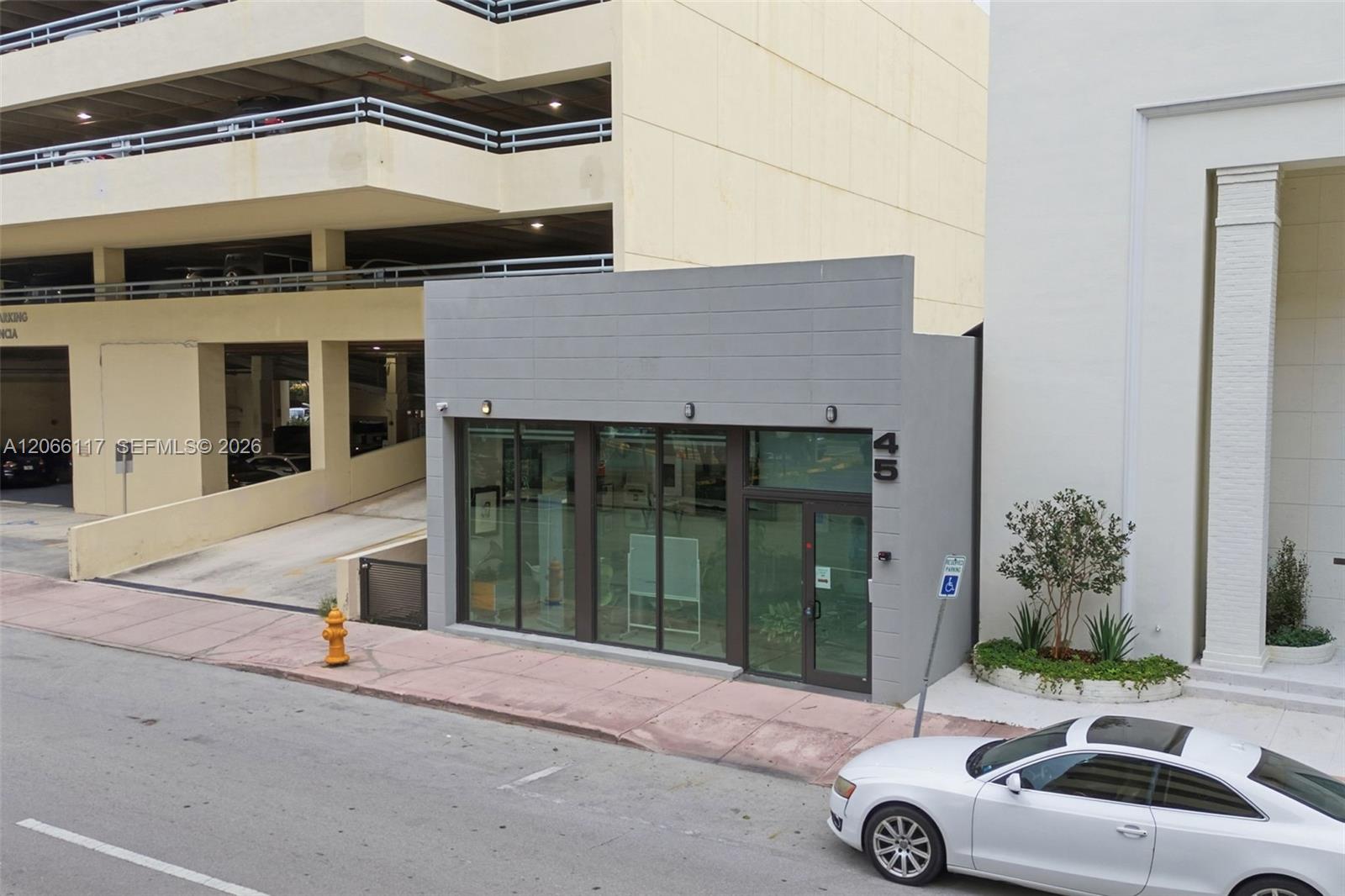45 Valencia Ave