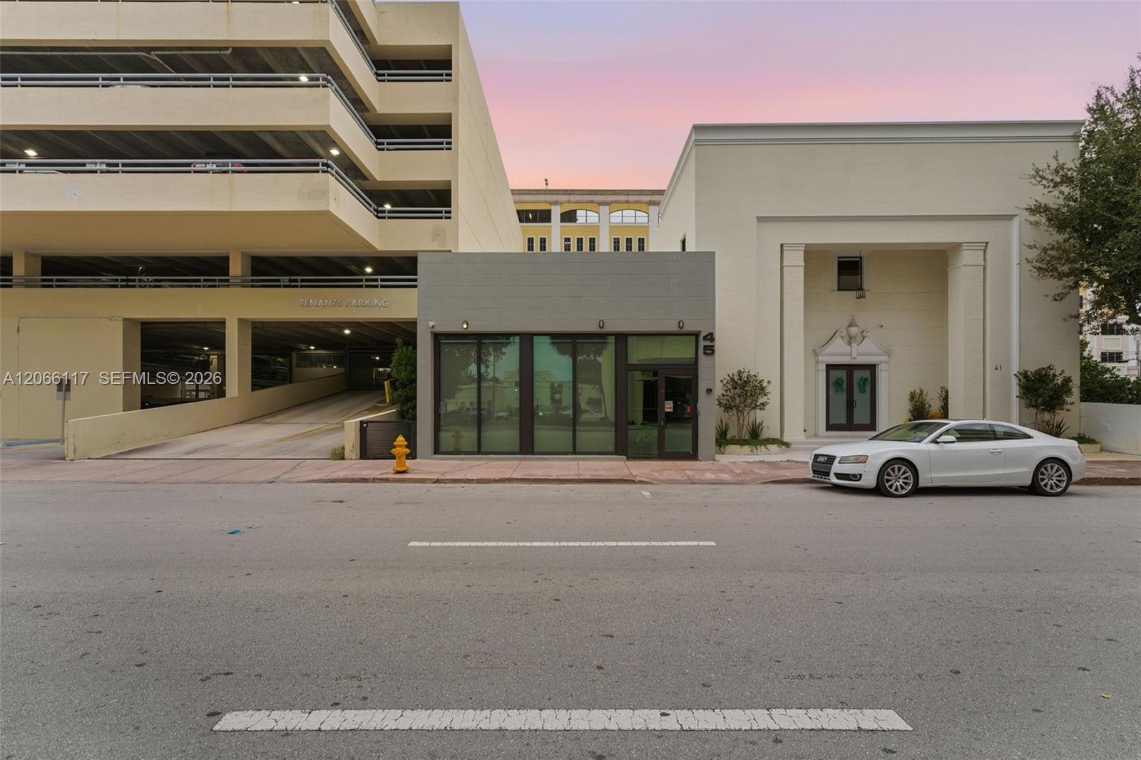 45 Valencia Ave
