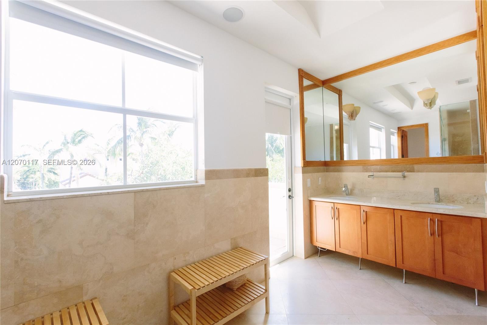 335 W Enid Dr