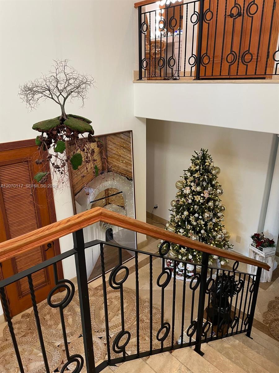 335 W Enid Dr