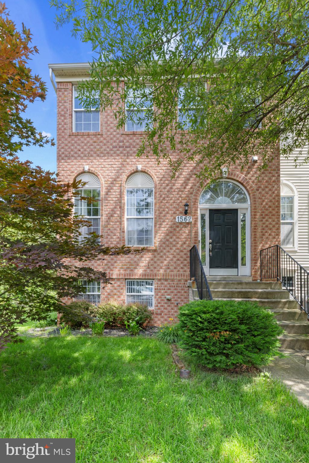 1562 FALLING BROOK COURT