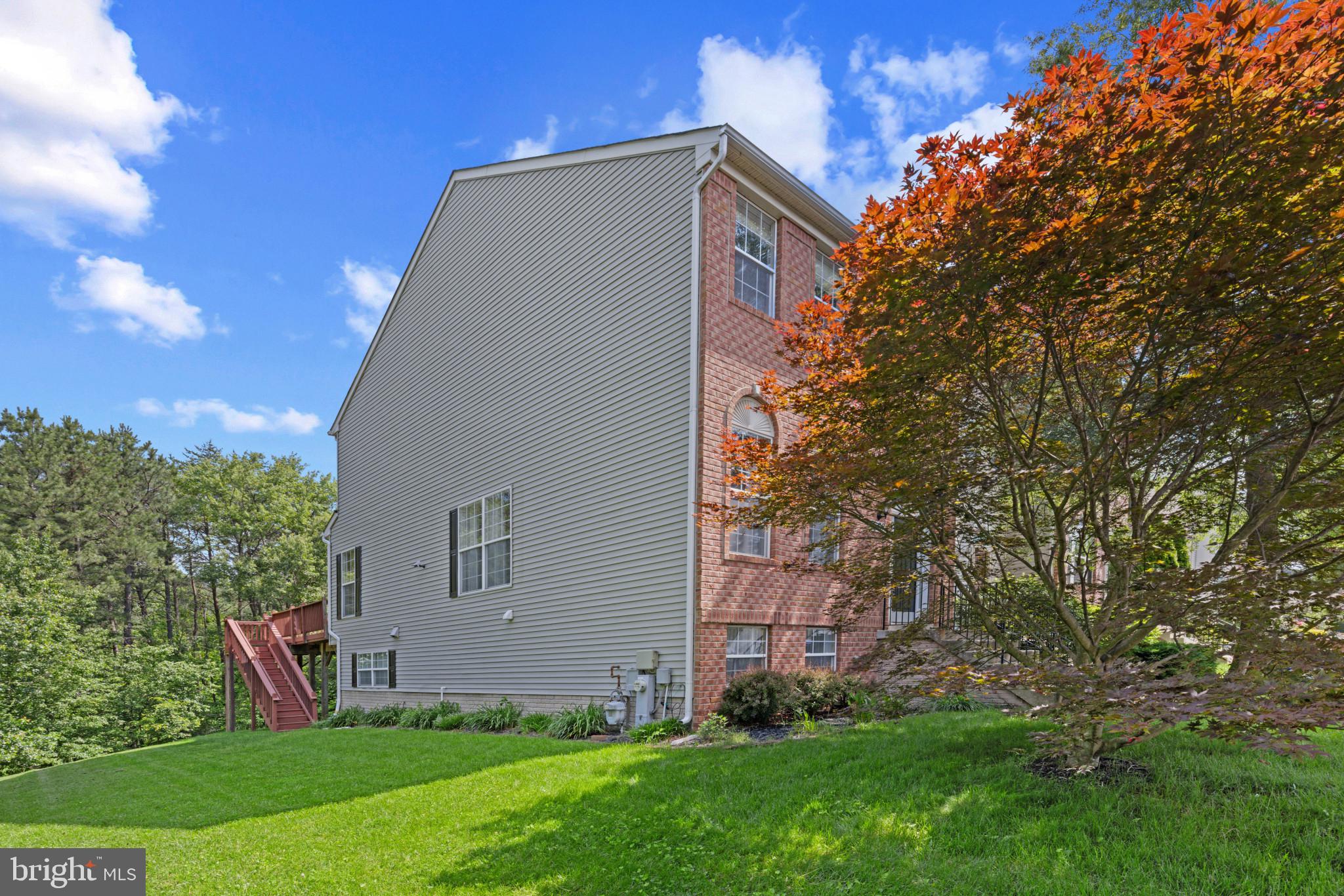 1562 FALLING BROOK COURT