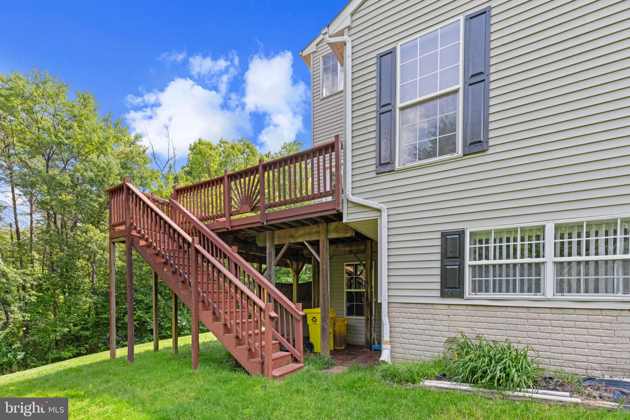 1562 FALLING BROOK COURT