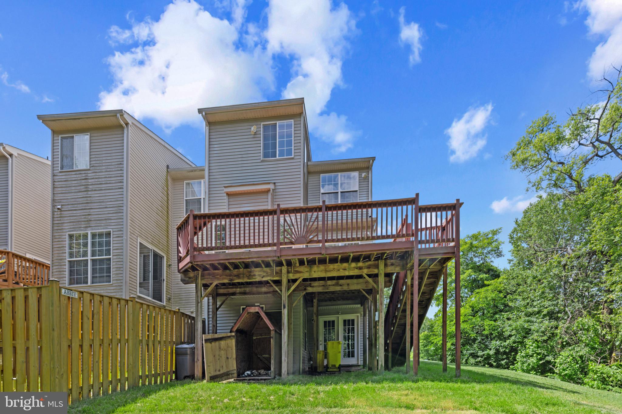 1562 FALLING BROOK COURT