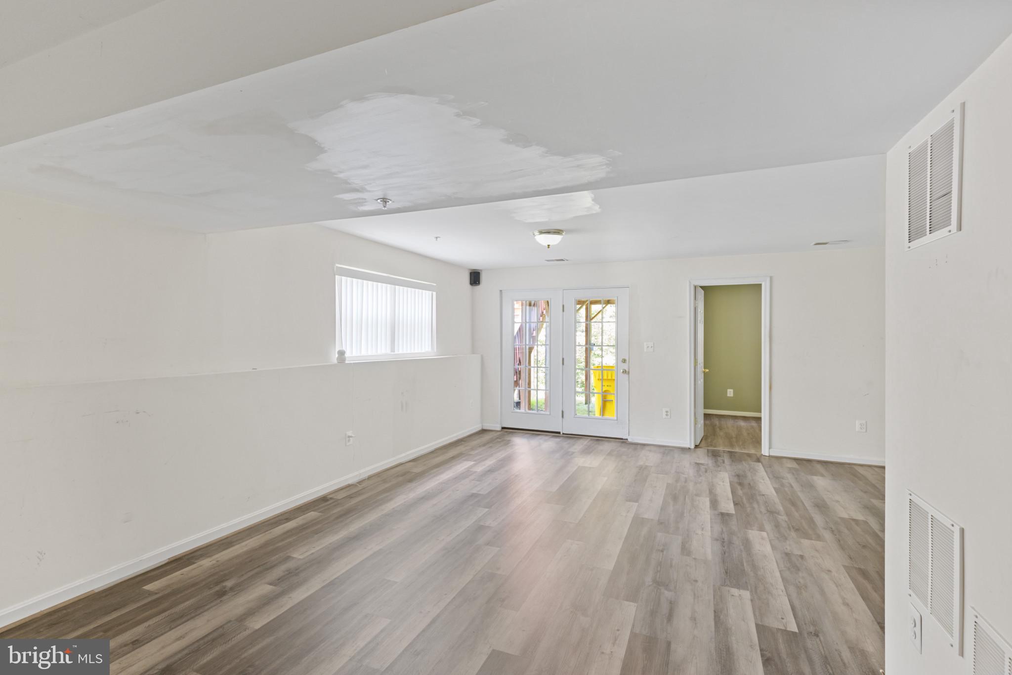1562 FALLING BROOK COURT