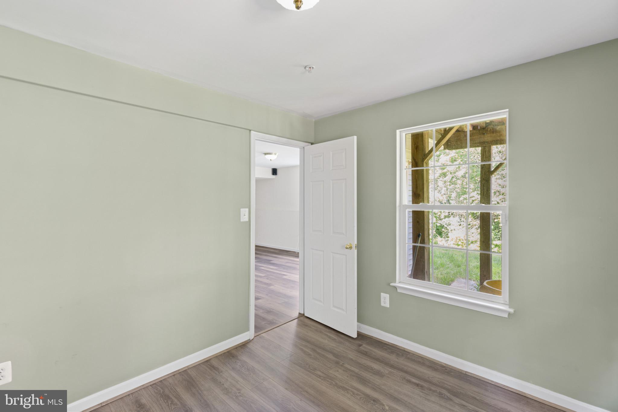 1562 FALLING BROOK COURT