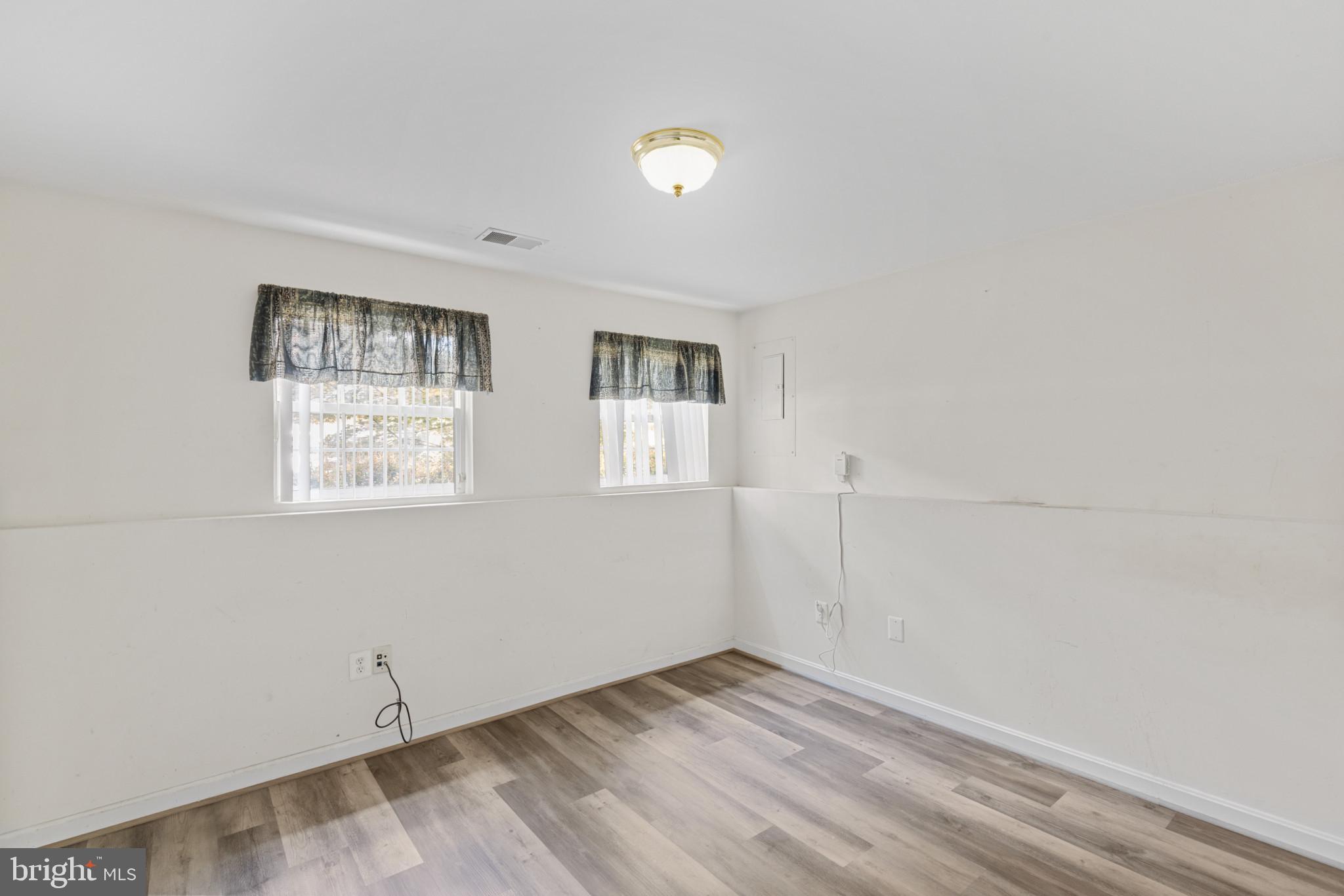 1562 FALLING BROOK COURT