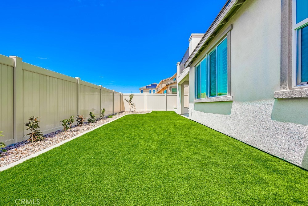 39283 Ceanothus Place