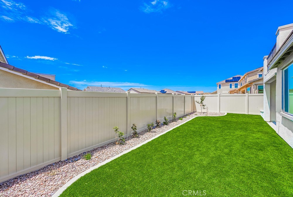39283 Ceanothus Place