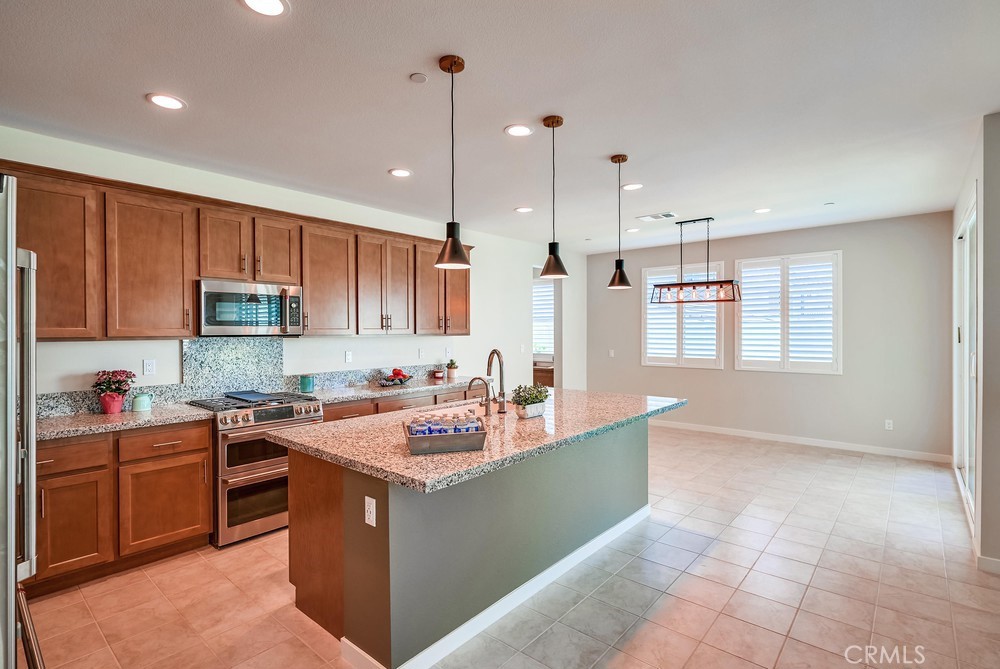 39283 Ceanothus Place