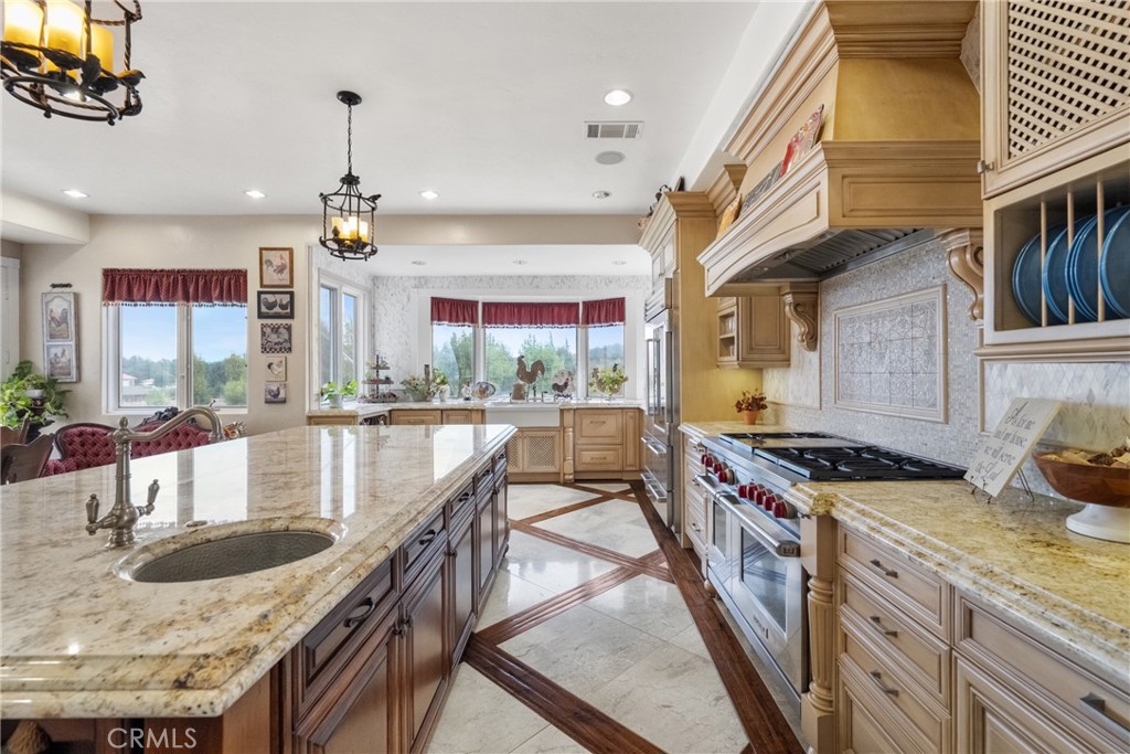 42580 Avenida Escala