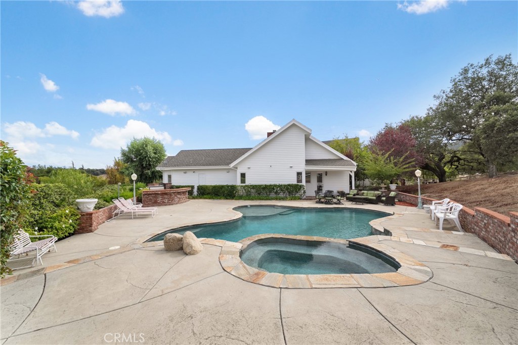 42580 Avenida Escala