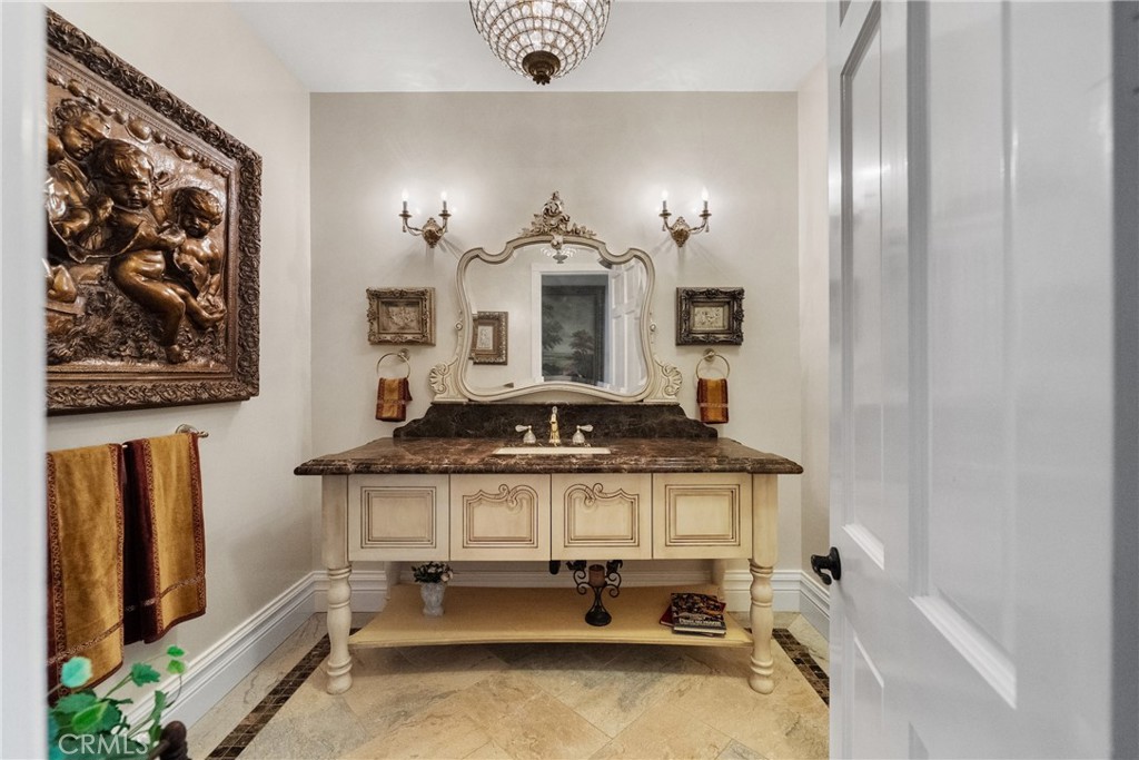 42580 Avenida Escala