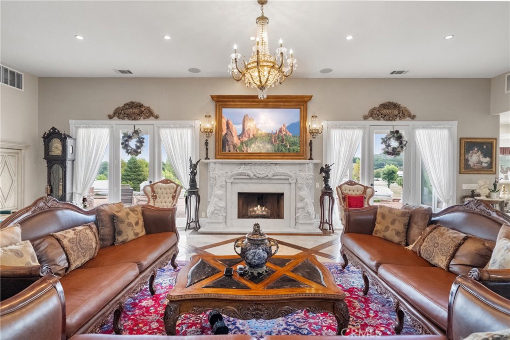 42580 Avenida Escala