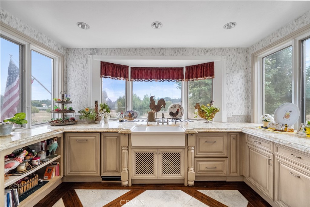 42580 Avenida Escala