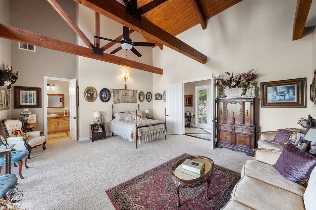 42580 Avenida Escala