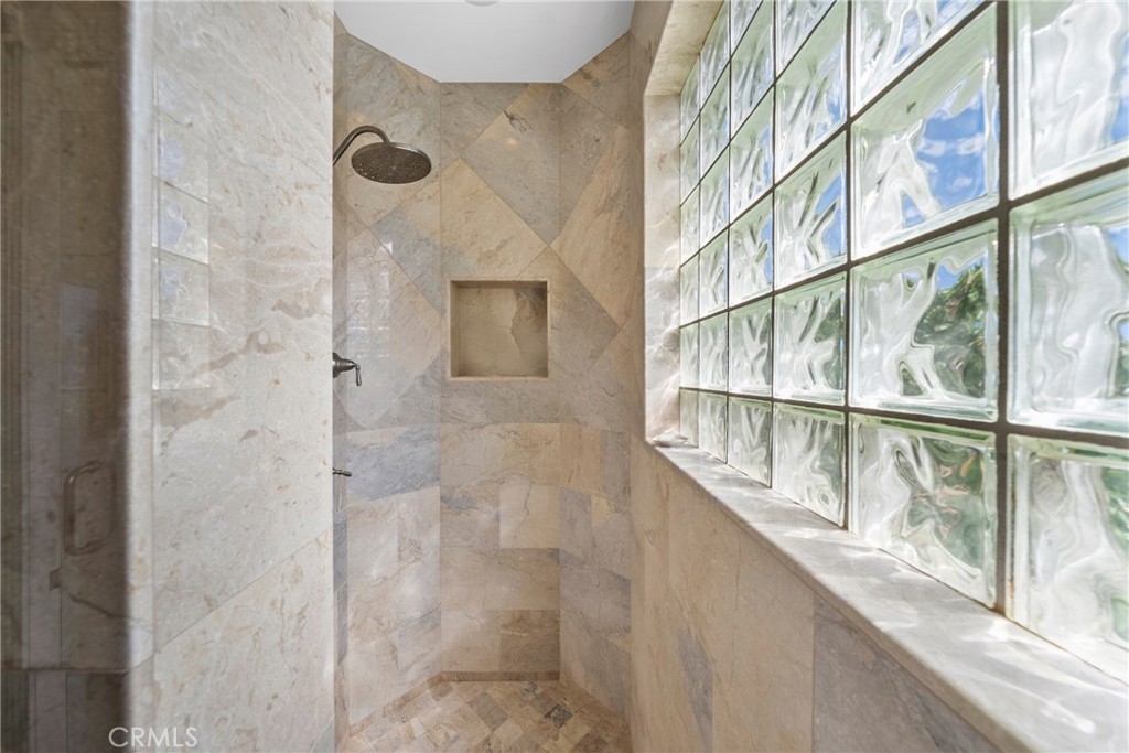 42580 Avenida Escala