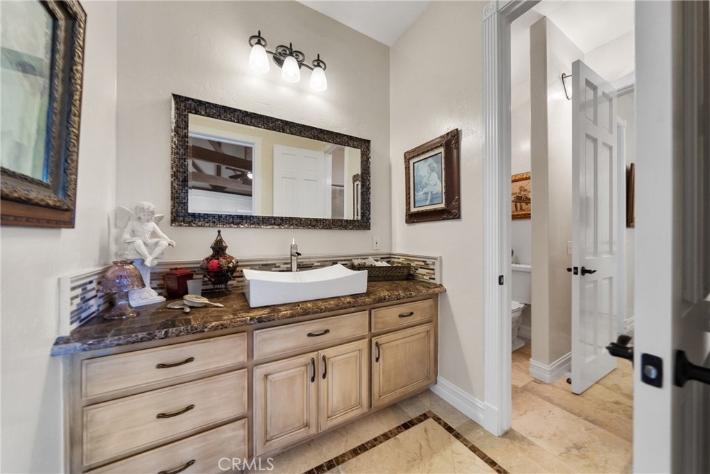 42580 Avenida Escala