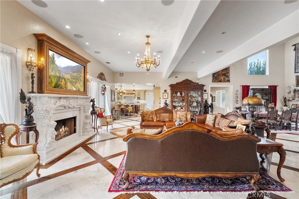 42580 Avenida Escala