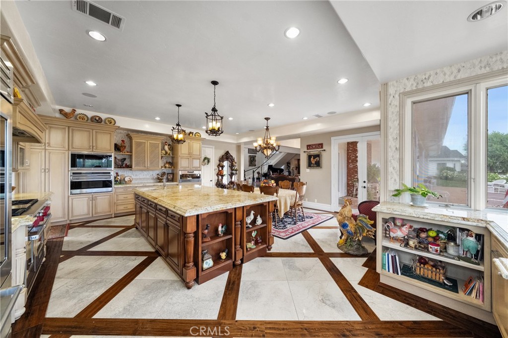 42580 Avenida Escala