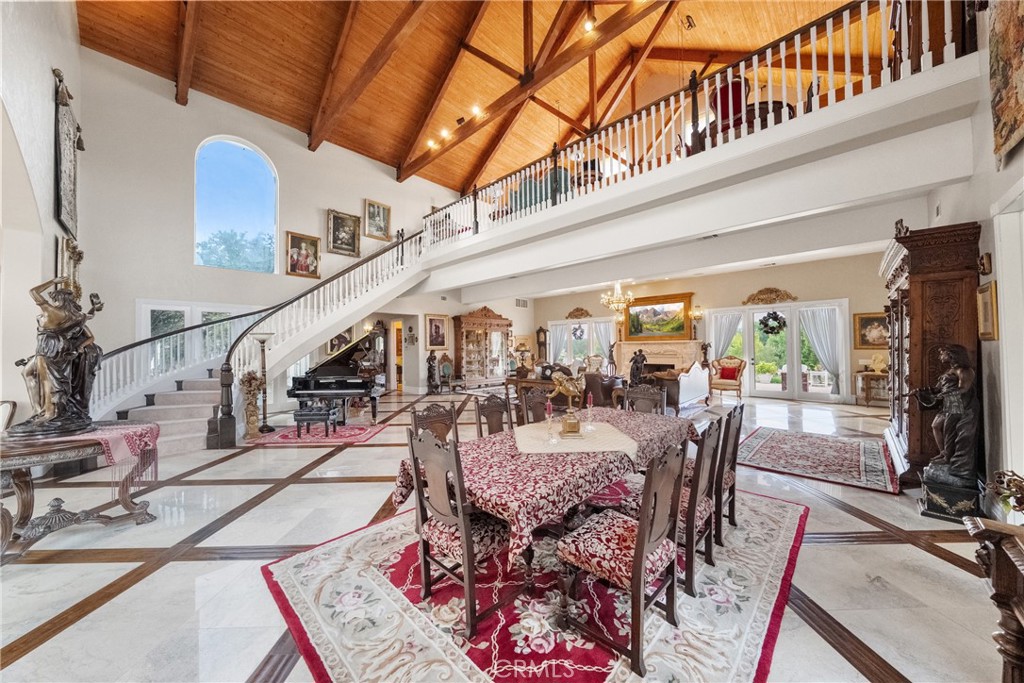 42580 Avenida Escala