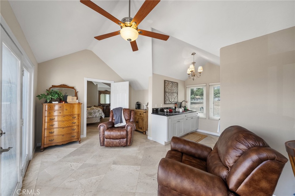 42580 Avenida Escala