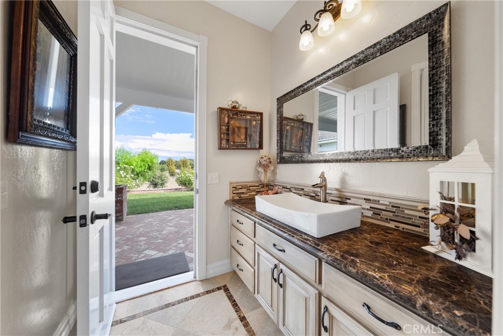 42580 Avenida Escala