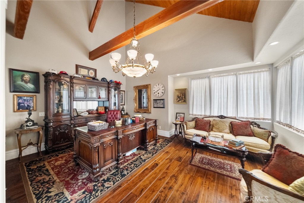 42580 Avenida Escala