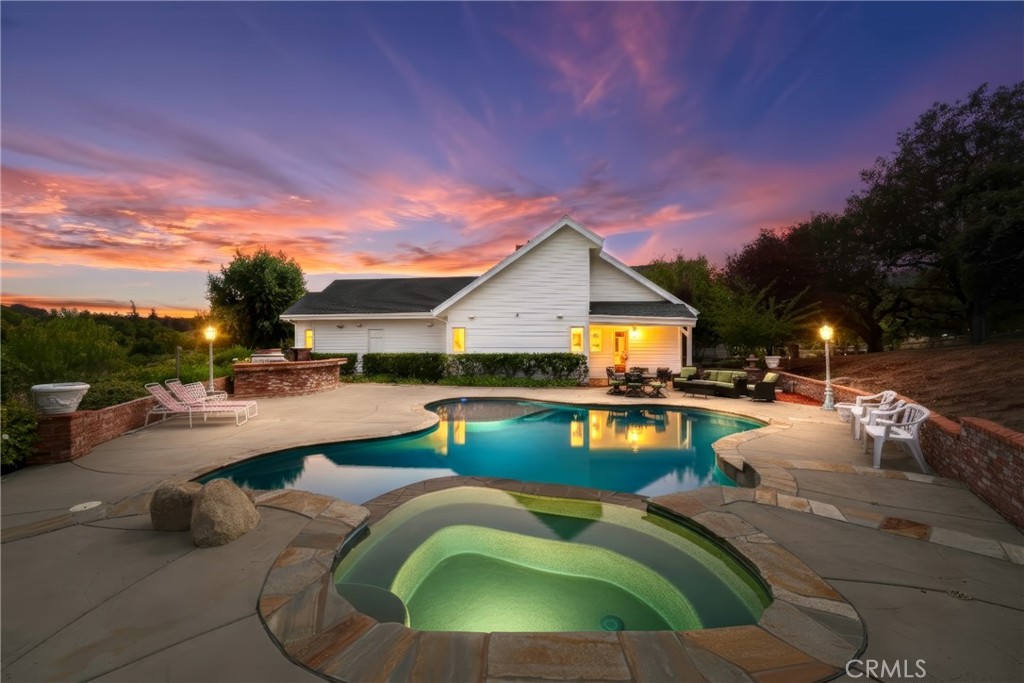 42580 Avenida Escala