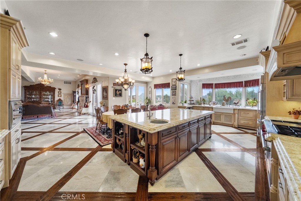 42580 Avenida Escala