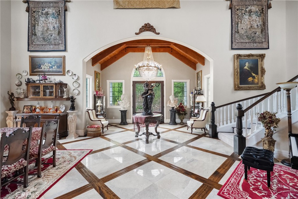 42580 Avenida Escala