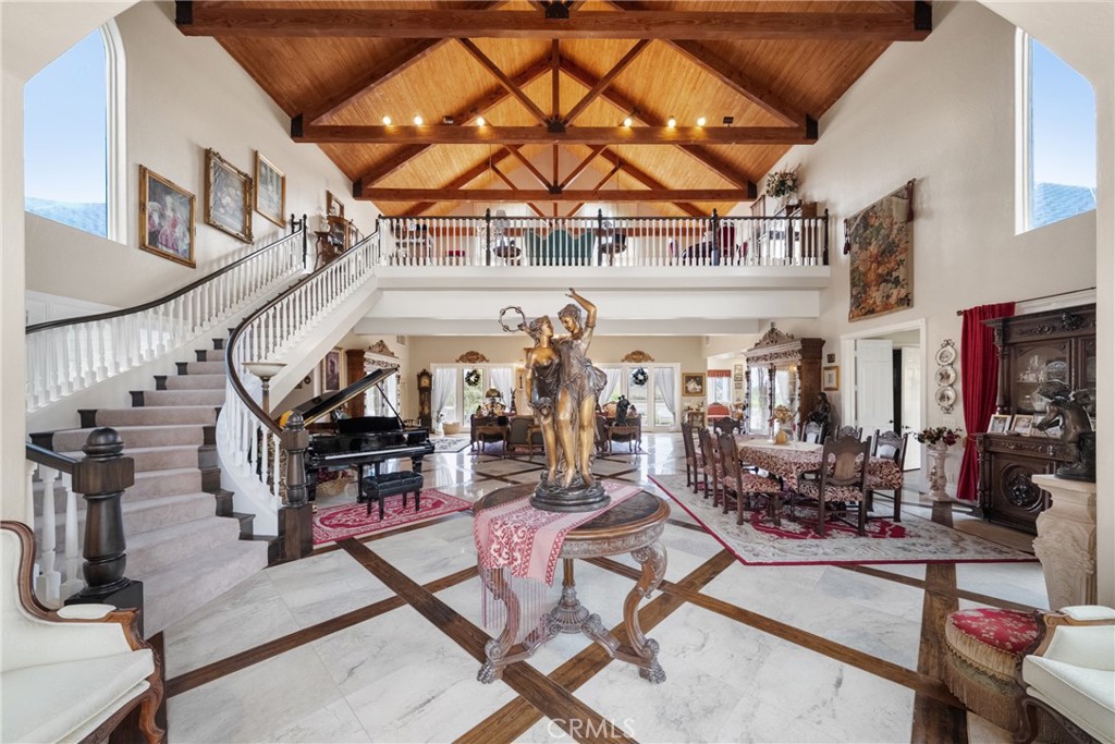 42580 Avenida Escala