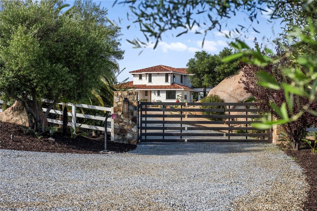 41950 Hacienda Dr