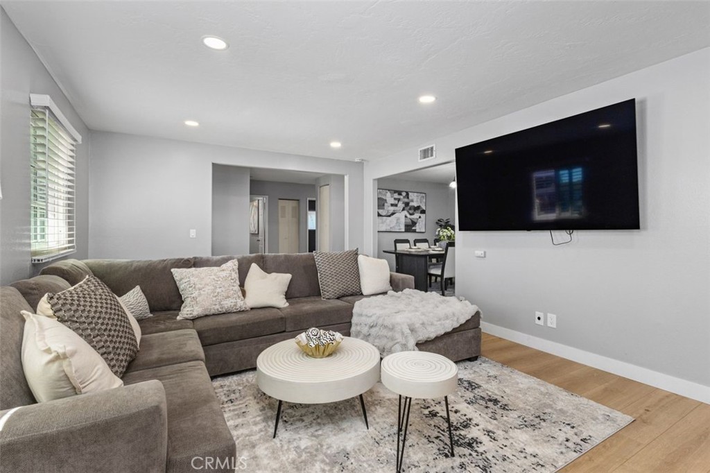 123 E Wilson