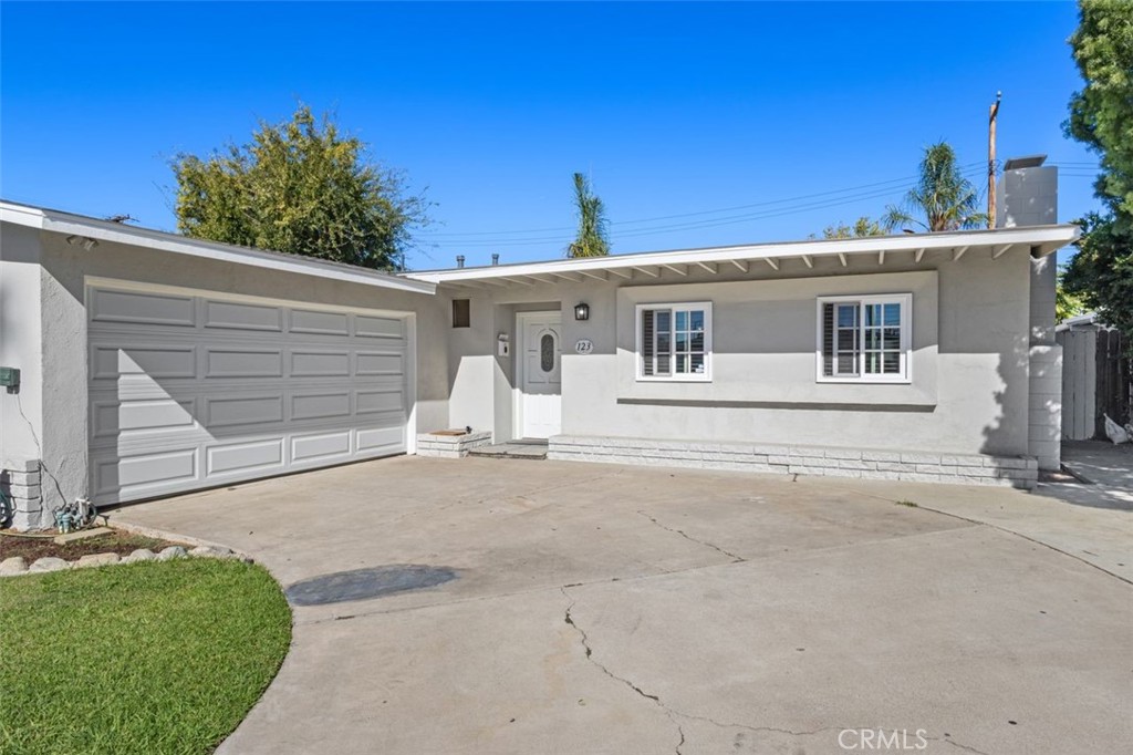 123 E Wilson