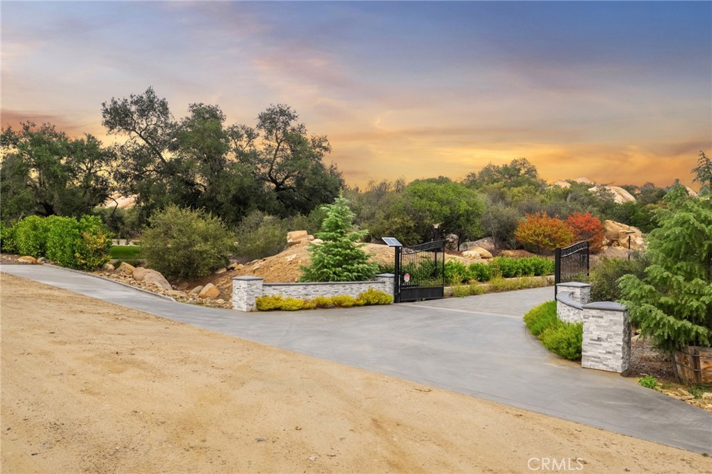 41612 Avenida De Encanto