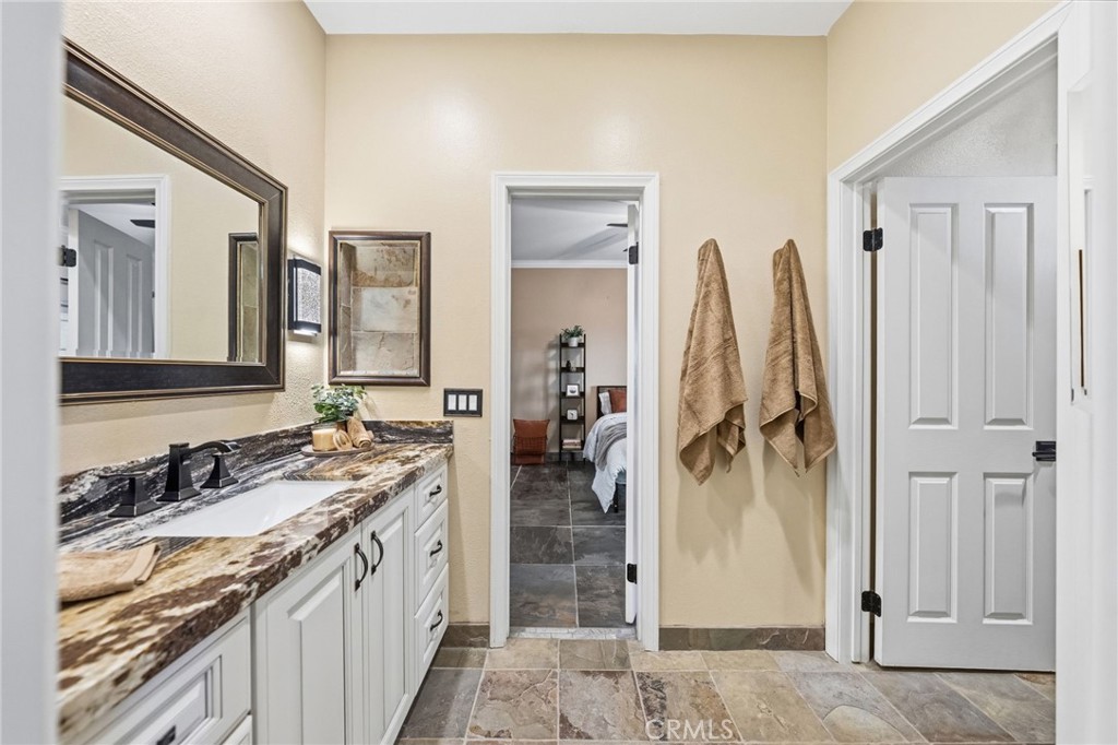 40055 Valle Vista