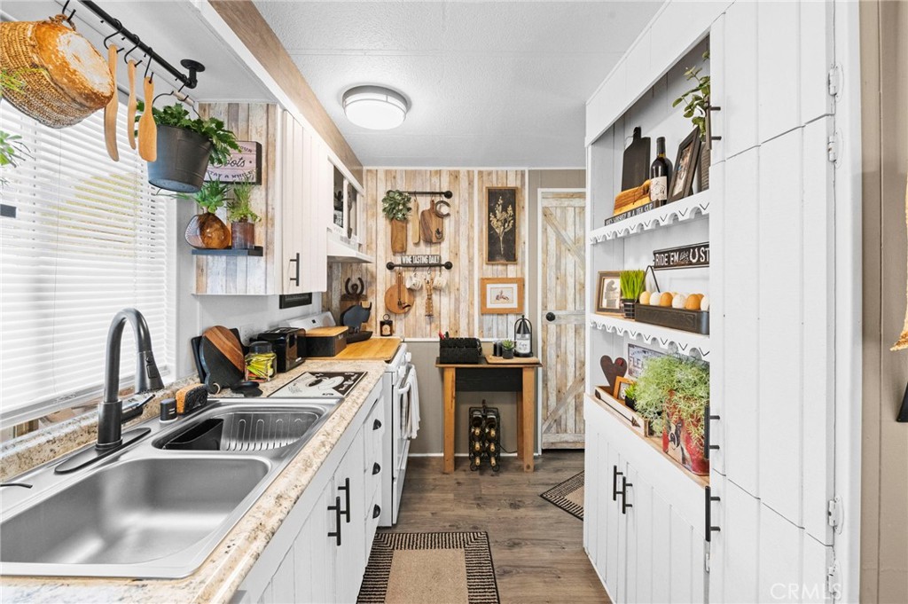 31130 S General Kearny Road 89