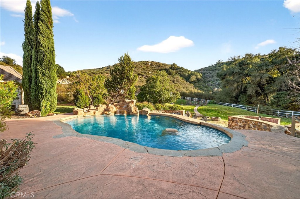 41275 Hacienda Drive