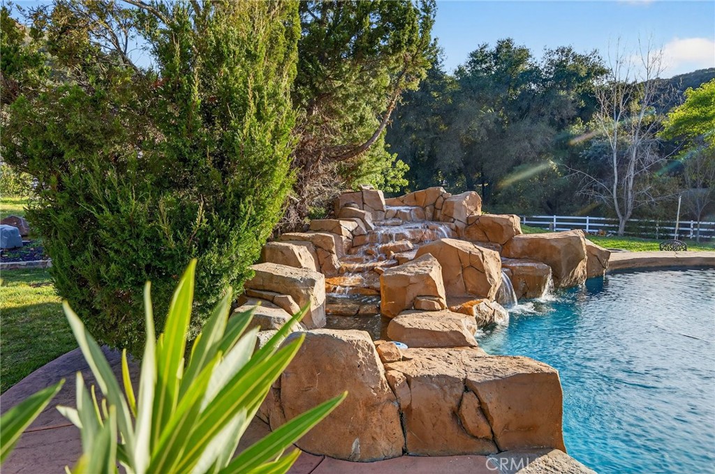 41275 Hacienda Drive