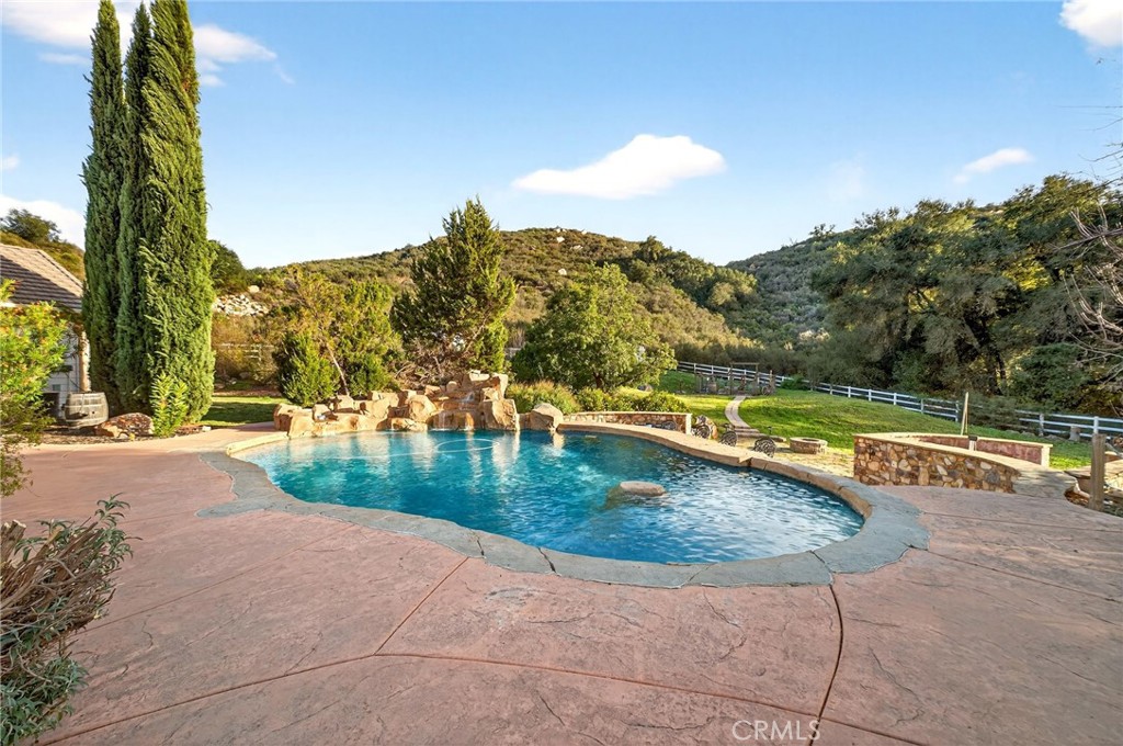 41275 Hacienda Drive