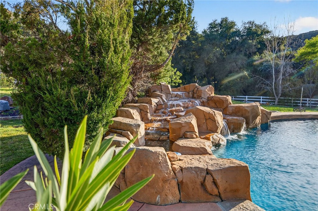 41275 Hacienda Drive